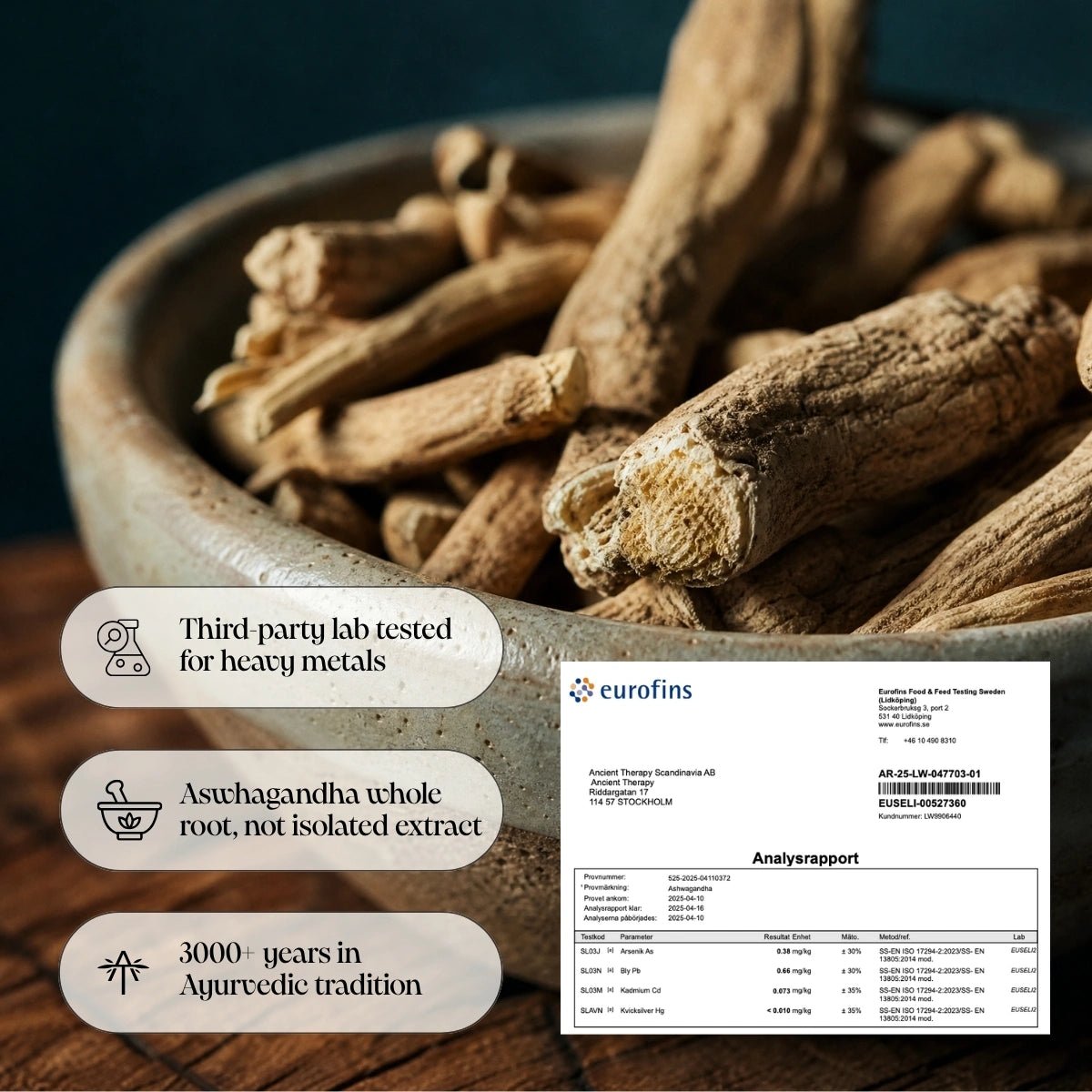 Person i ett kök med Ancient Therapy Ashwagandha som del av en daglig rutin
